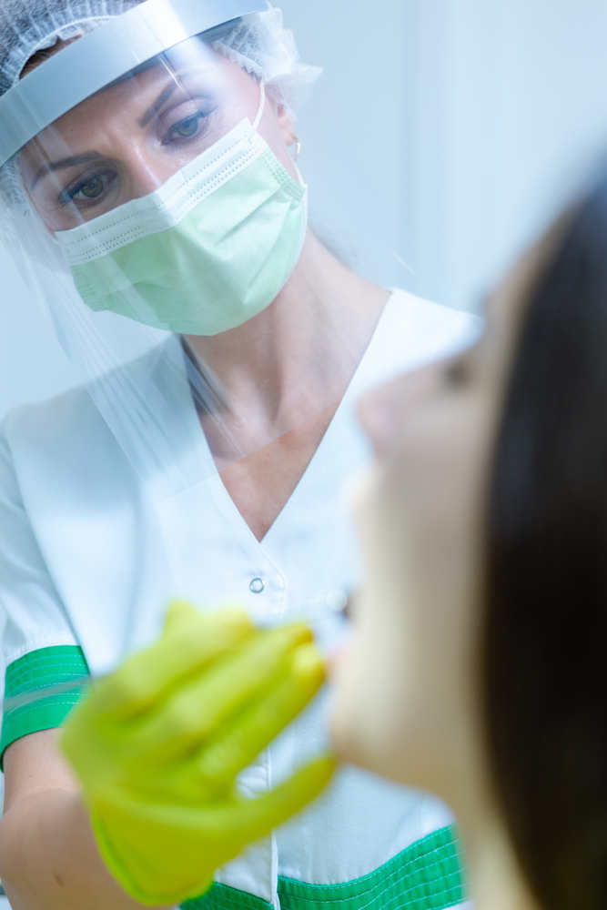 Beautiful,Female,Dentist,With,Face,Mask,And,Visor,As,Coronavirus