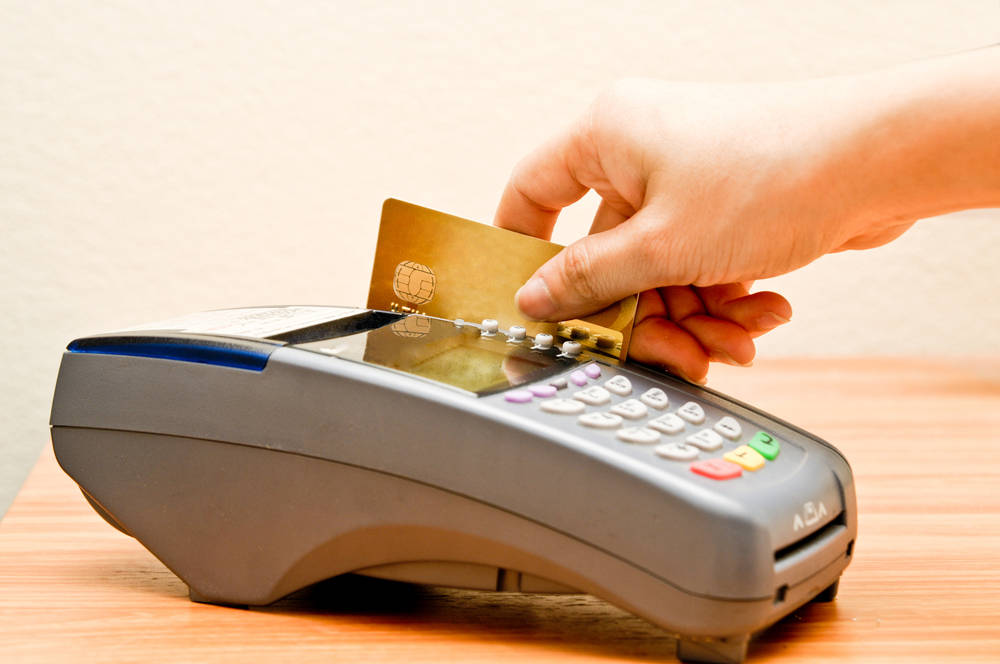 Payment,Machine,And,Credit,Card,In,Supermarket